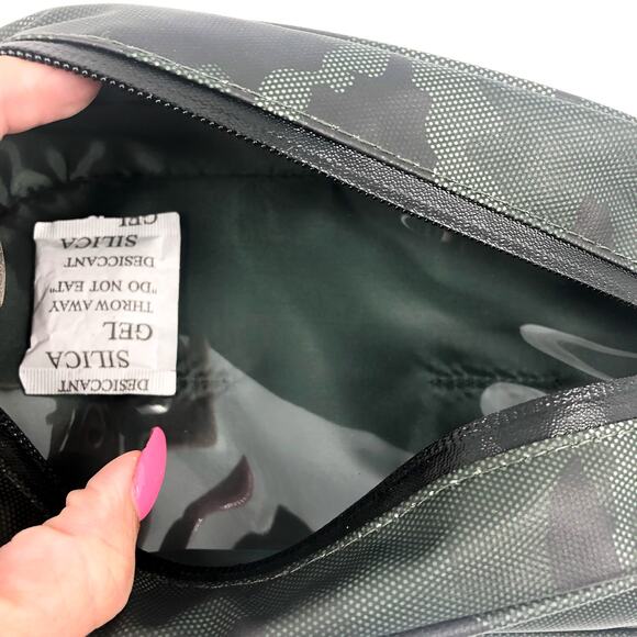 DUCHAMP Men's Tech Friendly Travel Kit Bag Olive Camouflage Waterproof NWOT - Picture 4 of 7